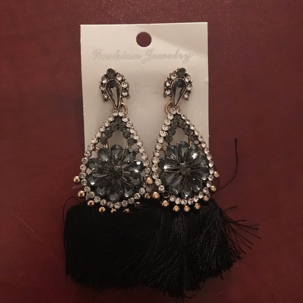 NEW Black Tassel Earrings - Picture 2 of 6